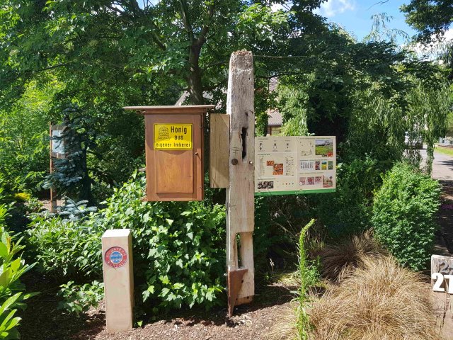 Bienenschaukasten am Haus